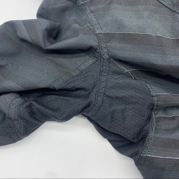 Lululemon black & Gray stripped hooded jacket 4 - Picture 10 of 10
